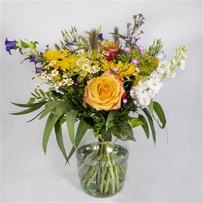 Gift Set 3 - Florist Choice Vase,balloon &amp; Chocolates